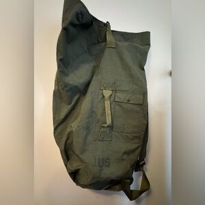 Army duffel Green never used